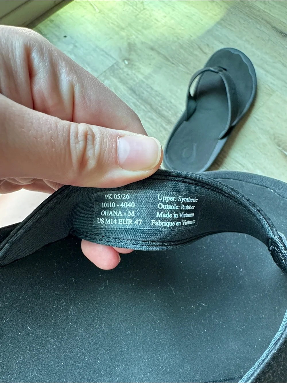 BRAND NEW OluKai Black Flip Flop Sandals